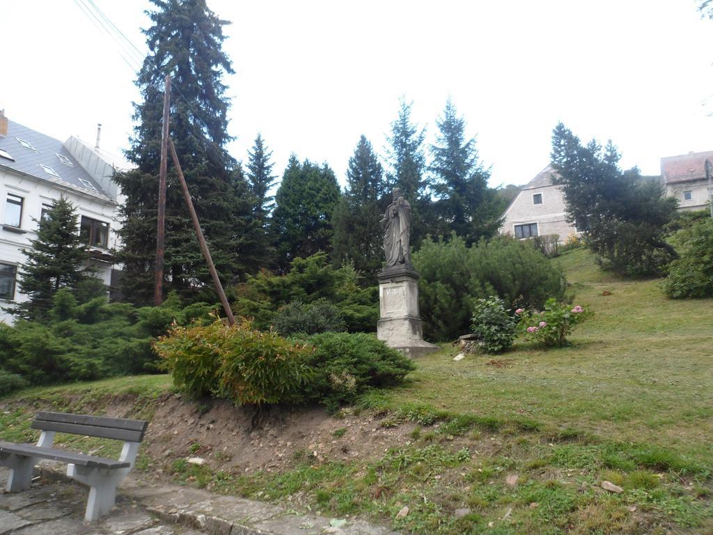 Pension Mikulka Mikulov v Krusnych Horach 外观 照片