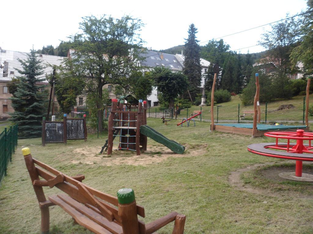 Pension Mikulka Mikulov v Krusnych Horach 外观 照片