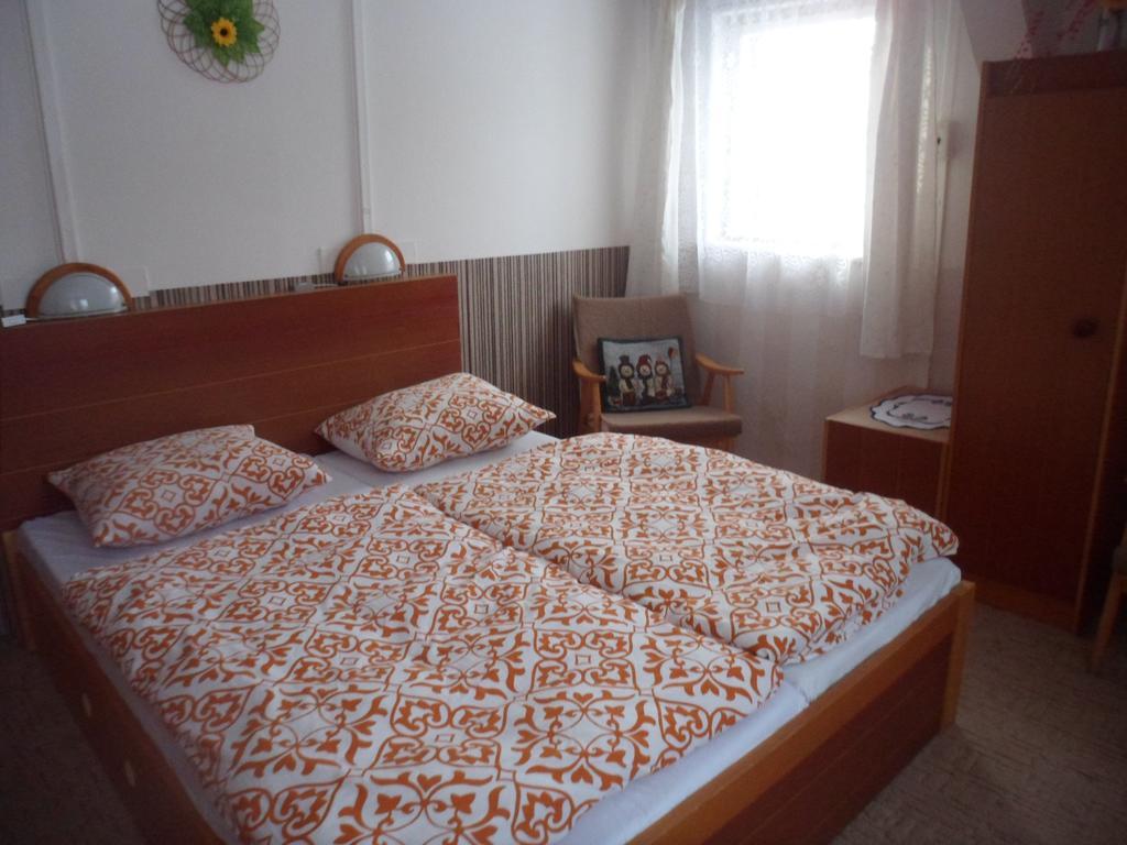 Pension Mikulka Mikulov v Krusnych Horach 外观 照片