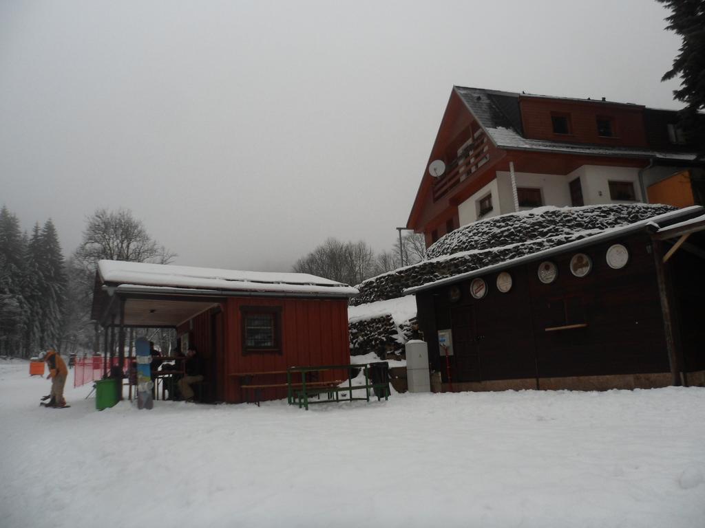 Pension Mikulka Mikulov v Krusnych Horach 外观 照片